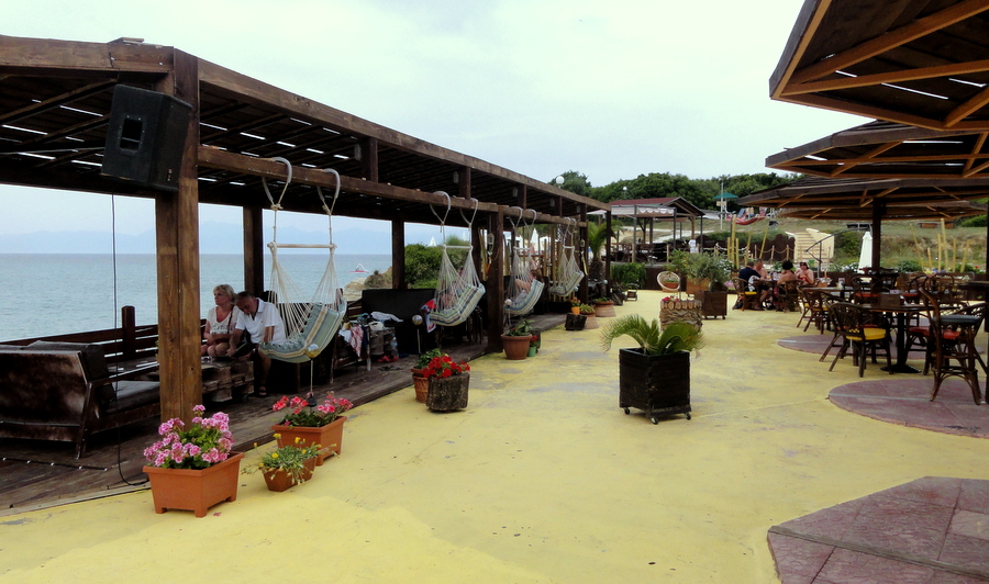 D’Amour Taverna Lunch in Sidari, Corfu (Greece) + Ginger Beer Travel