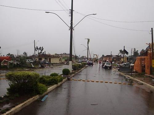 tornado_em_muitos_capes__rua_central.jpg