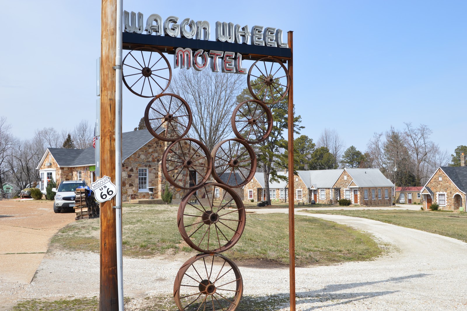 Da Road Trip Wagon Wheel Motel