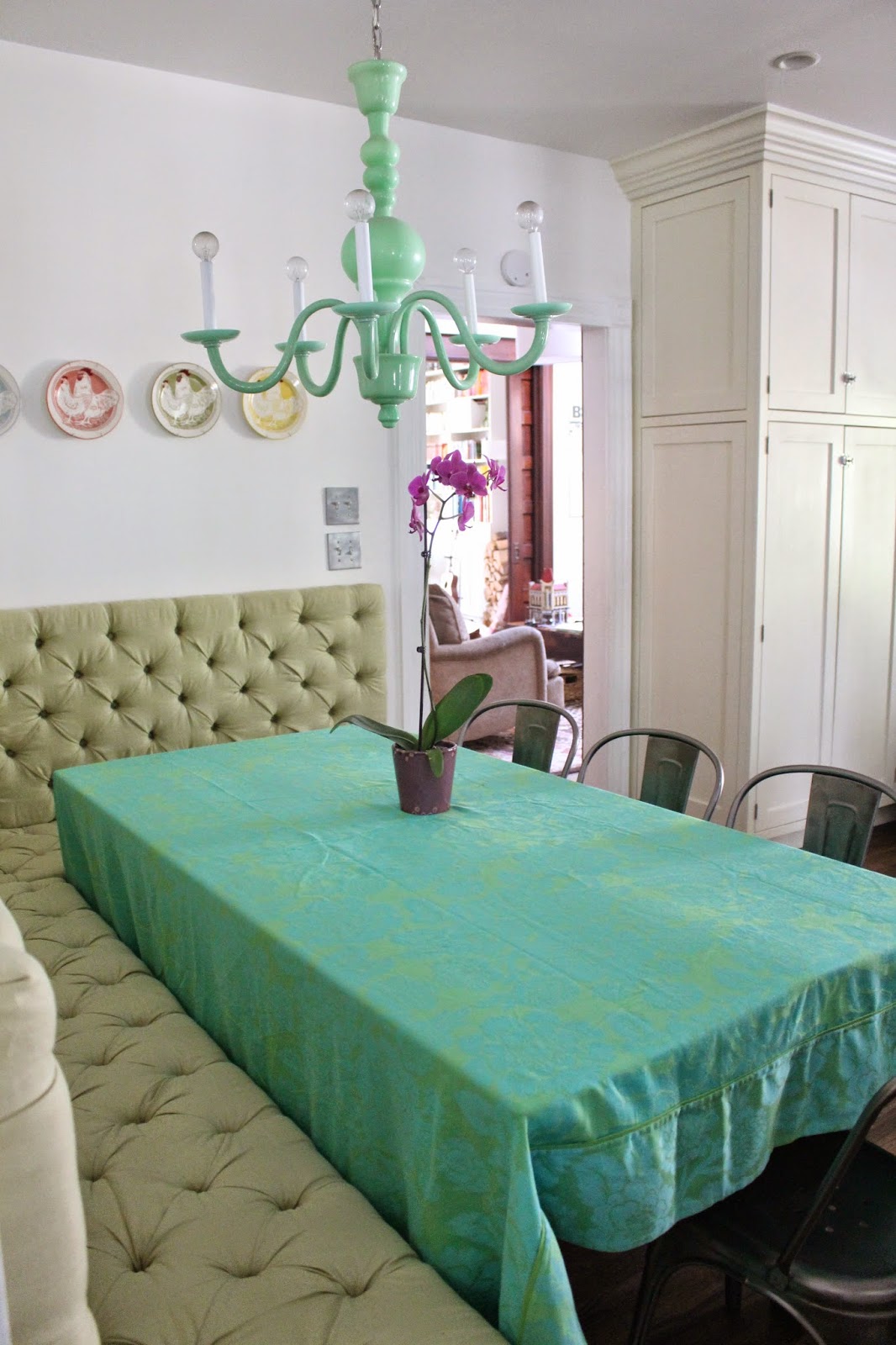 Back on Festive Road DIY kitchen banquette reveal