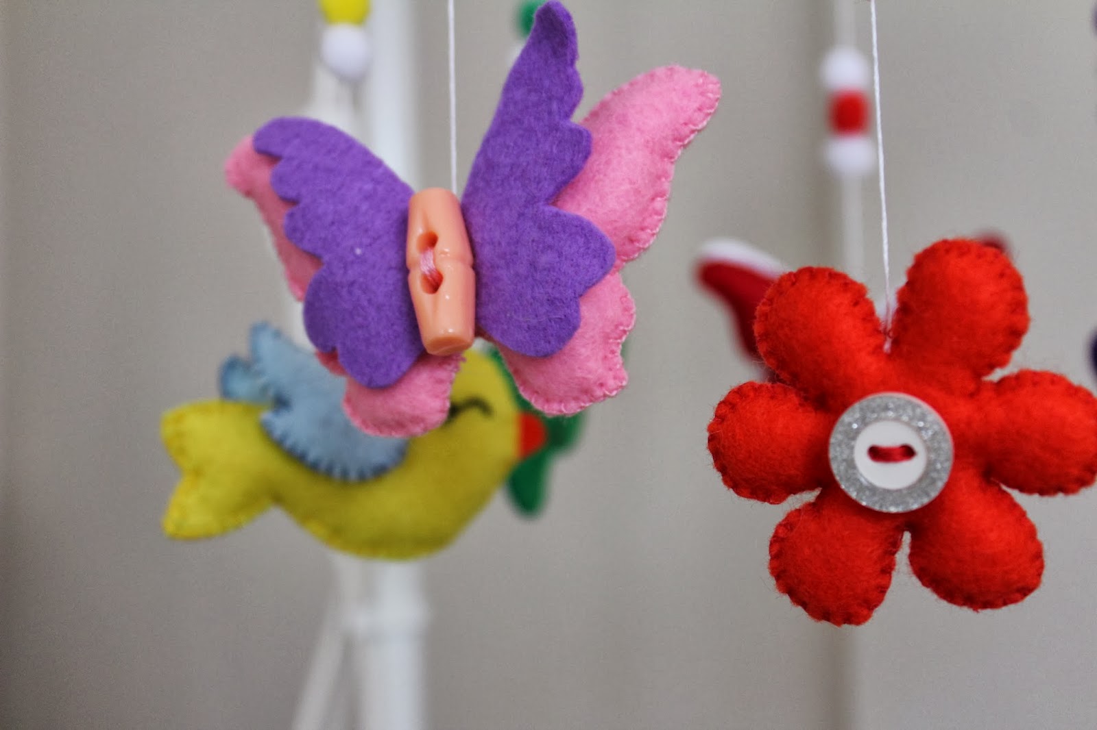 &quot;Hobi Keçe ve Renklerden Mütevellit&quot; Dönence Bebek Beşiği