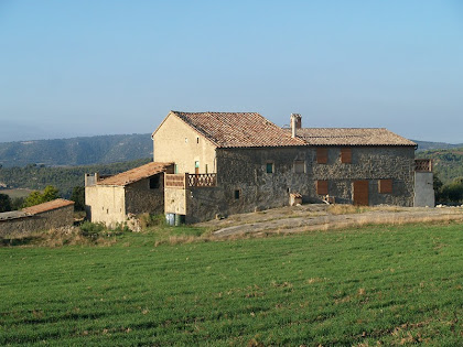 Cara nord del conjunt de Ripés, on es pot apreciar a la dreta Can Ripés i a l'esquerra Cal Joan de Ripés Cara nord del conjunt de Ripés, on es pot apreciar a la dreta Can Ripés i a l'esquerra Cal Joan de Ripés