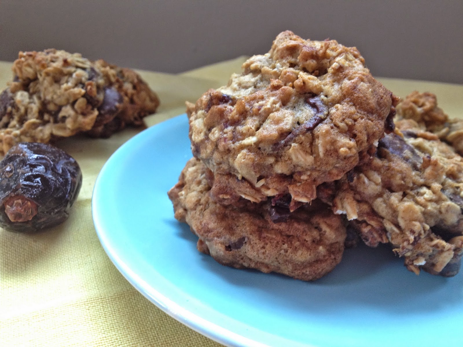Date and Chocolate Chip Oatmeal Cookies