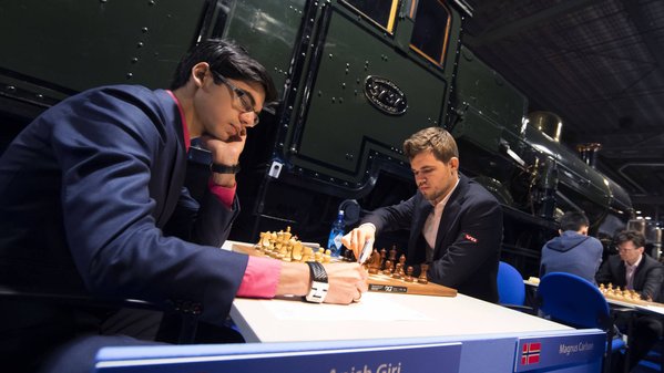 Le champion du monde d'échecs Magnus Carlsen annule avec les Noirs contre Anish Giri - Photo © Alina L'Ami Le champion du monde d'échecs Magnus Carlsen annule avec les Noirs contre Anish Giri - Photo © Alina L'Ami