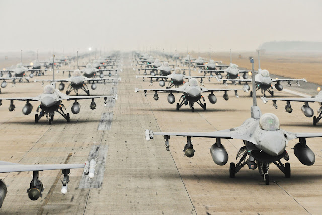 F-16 fighting falcon showoff F-16 fighting falcon showoff