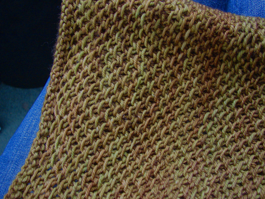 Ninja Woman: Yarn Along: Honey Cowl