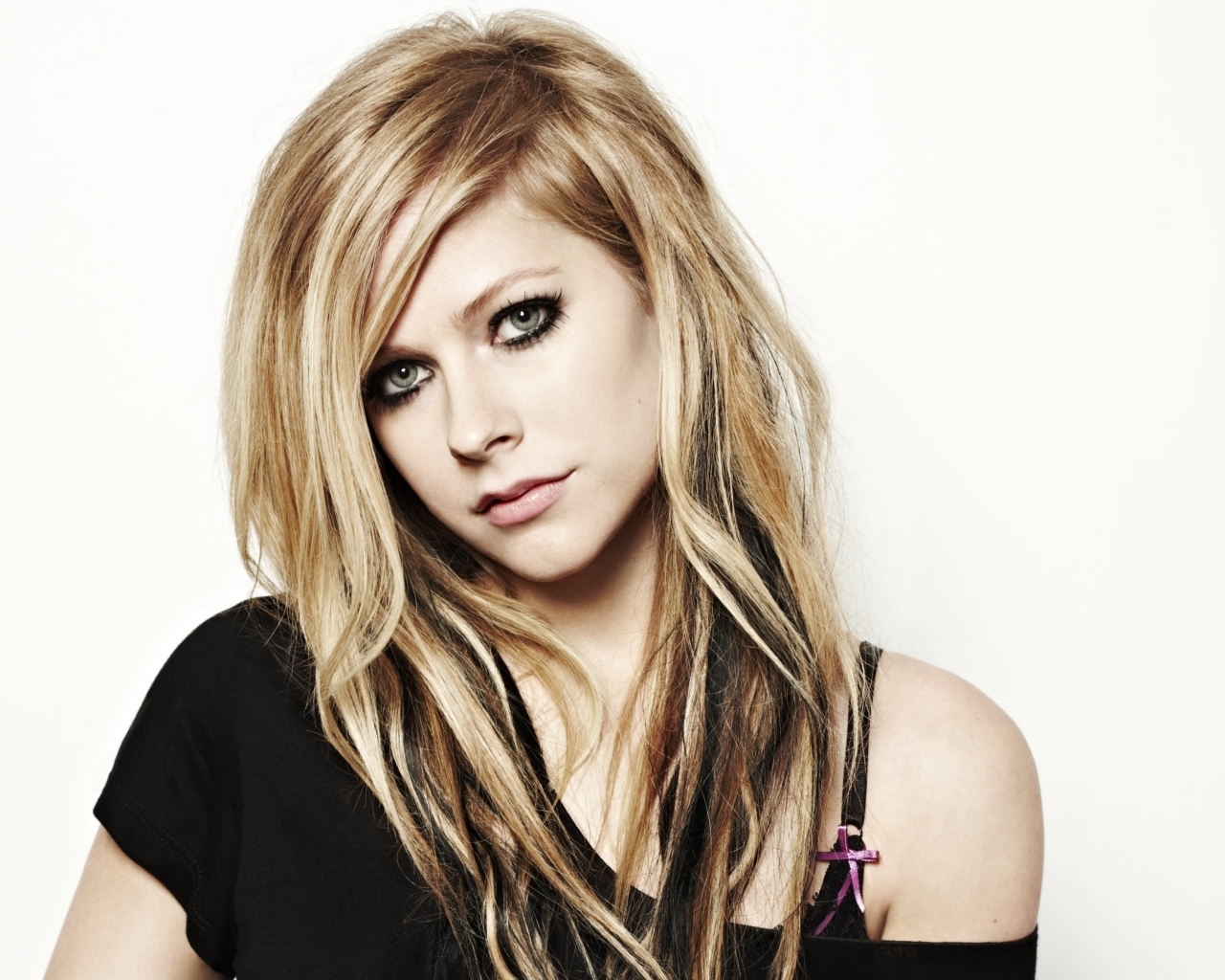 Biodata Avril Lavigne (+ foto)