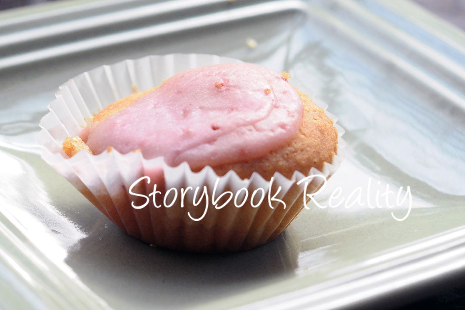 Strawberry Mini Cupcakes Strawberry Mini Cupcakes