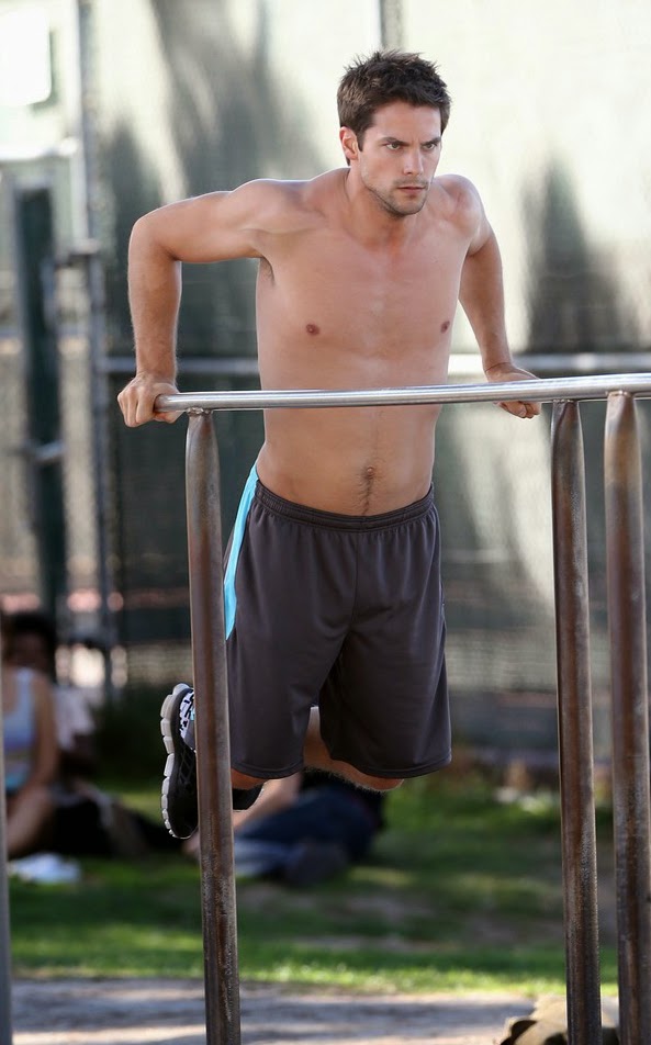 Shirtless Sunday Slurpee: Brant Daugherty Shirtless at the Park in North Ho...