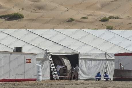 гигантский, круглый, серый диск