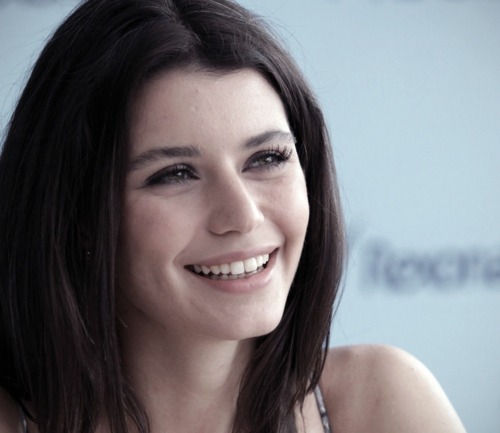 Beren Saat Hairstyle