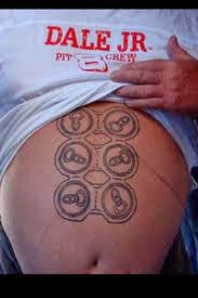 tatuaje de un six pack en el abdomen