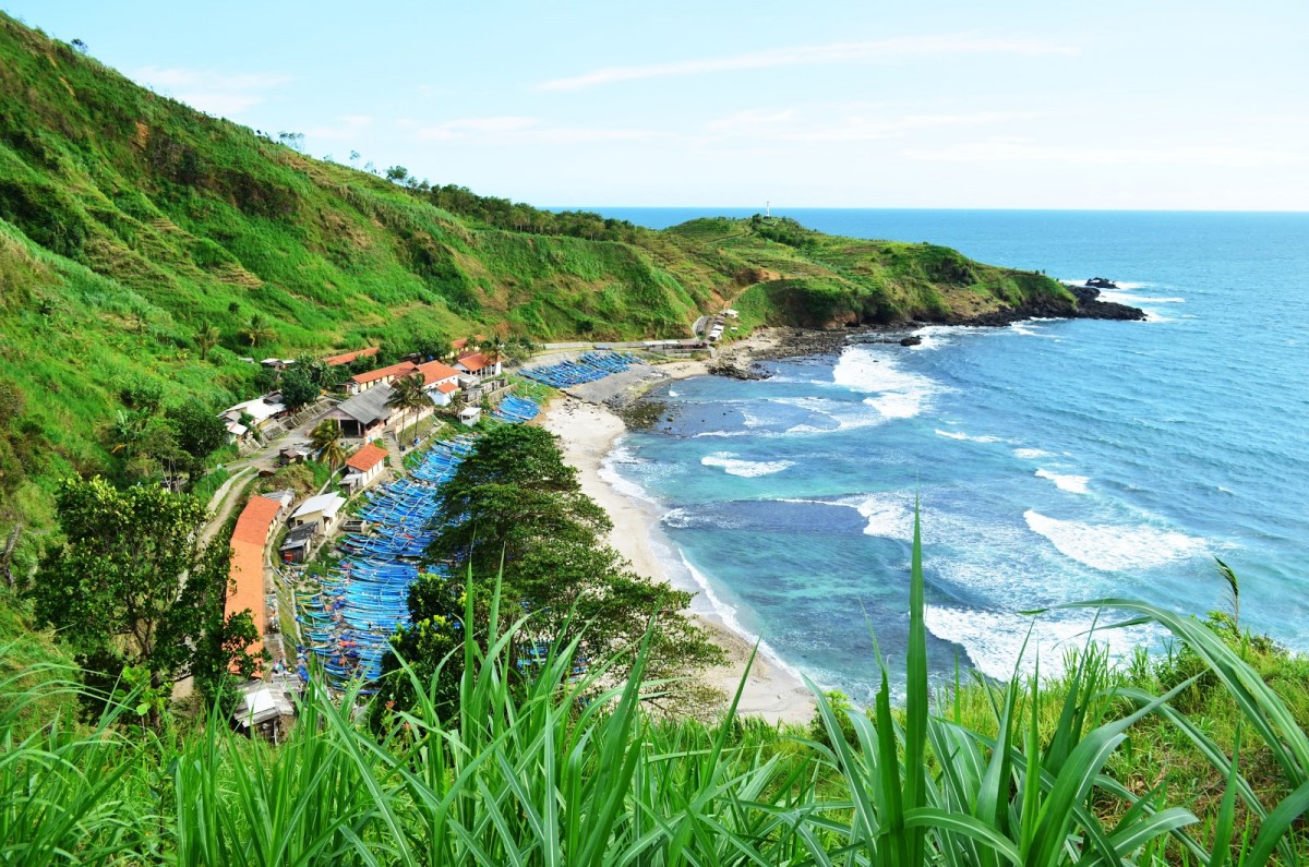 4 Pantai Terindah dan Terunik di Jawa Tengah Situs