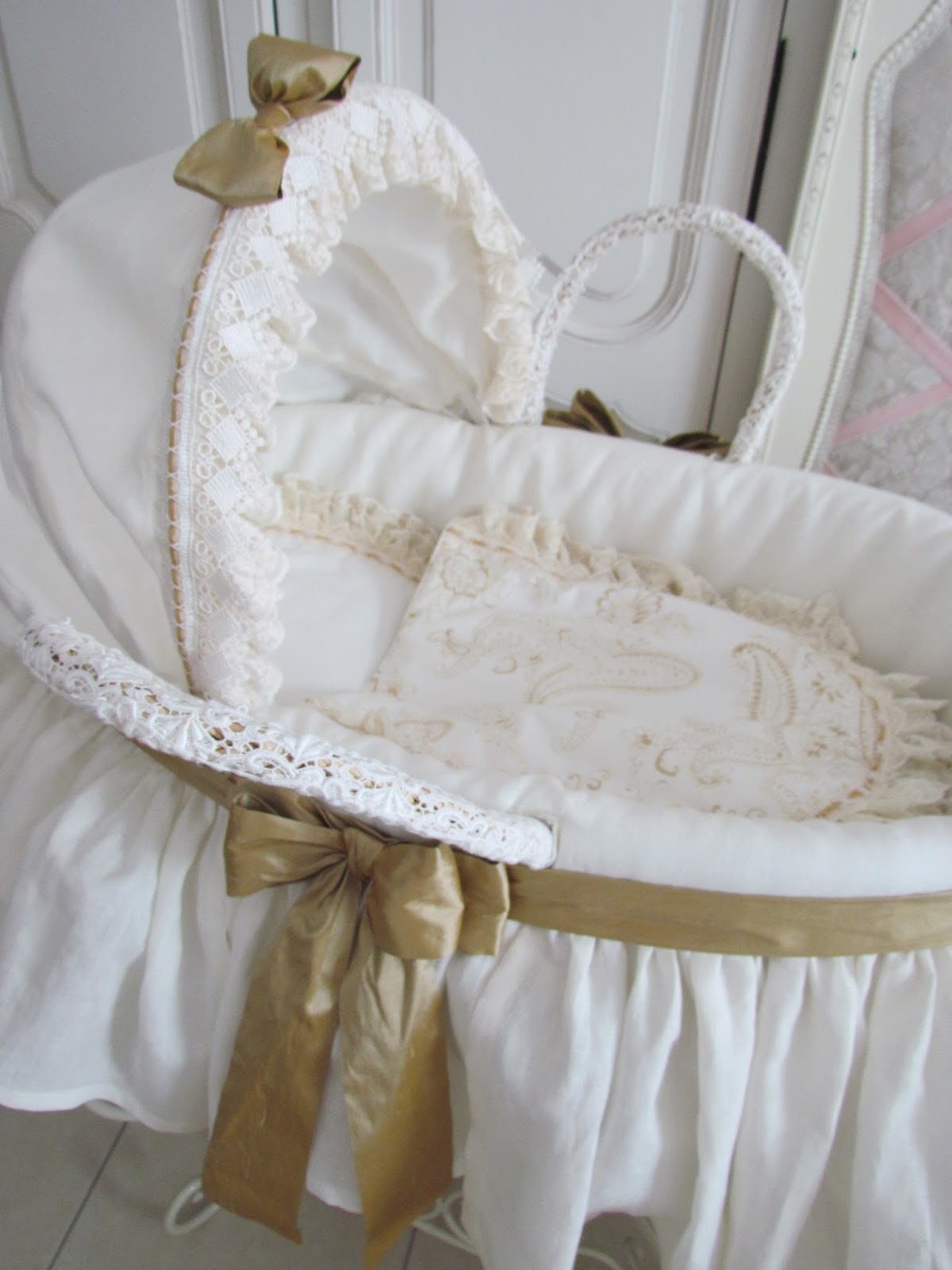 Angela Lace Two Linen Moses Baskets