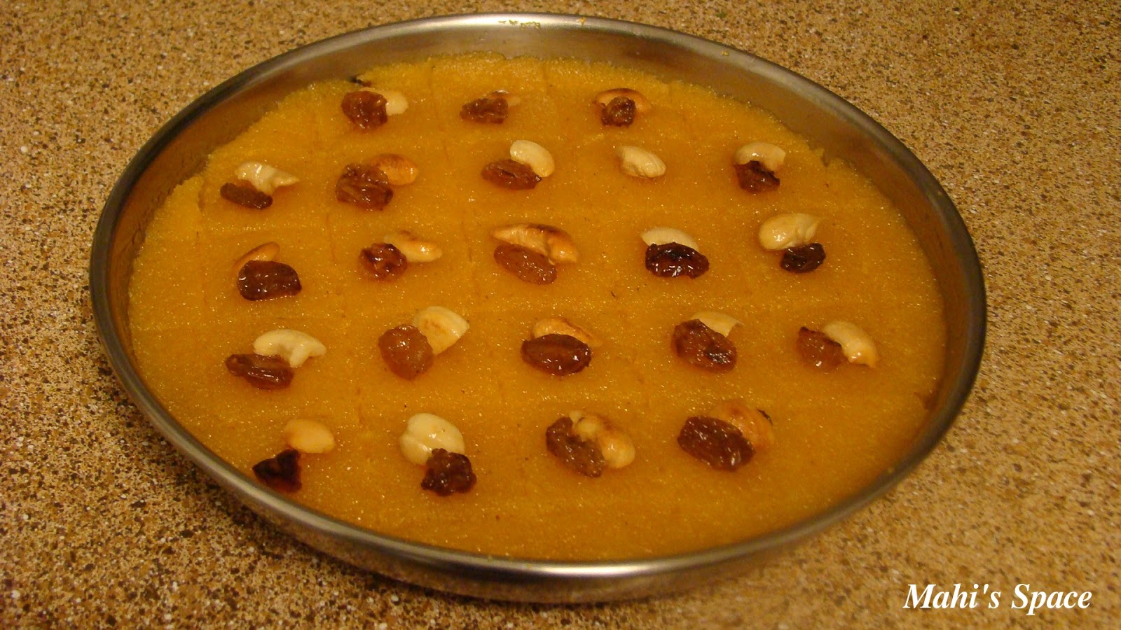 Rava Kesari / Sooji ka Halwa Mahi's Kitchen