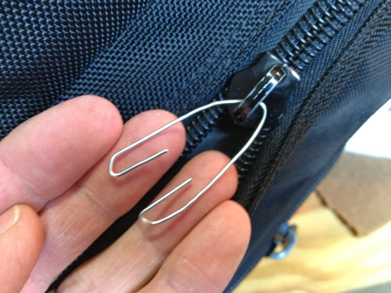 How to Repair a Broken Brenthaven Backpack Zipper Tab · Share Your Repair
