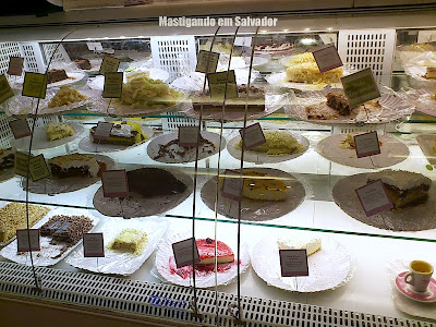 Doçaria Amor aos Pedaços: Vitrine de Tortas