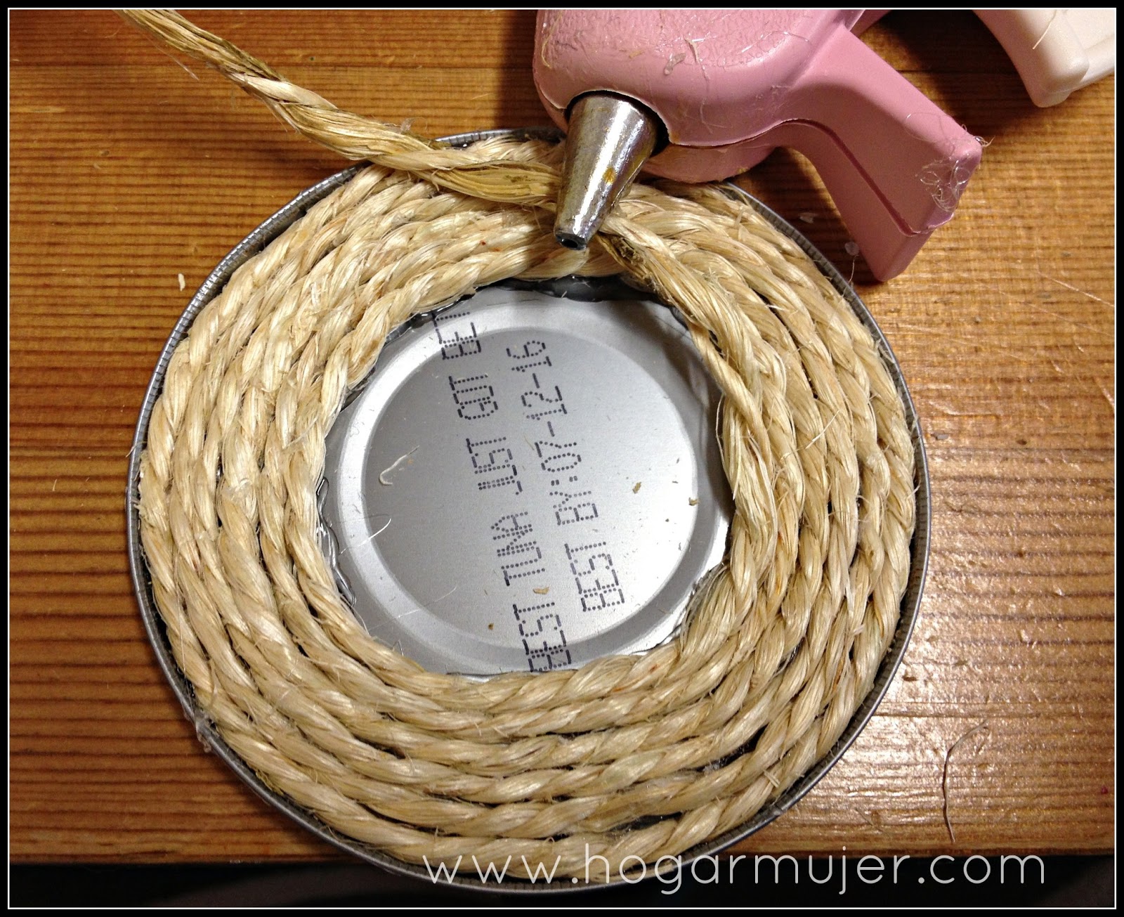DIY: POSAVASOS CON LATAS RECICLADAS • Hogar Mujer DIY: POSAVASOS CON LATAS RECICLADAS • Hogar Mujer