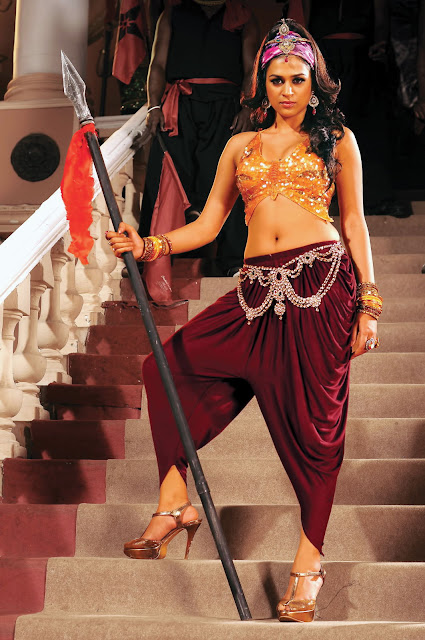 Actress Shraddha Das Navel Show Photos