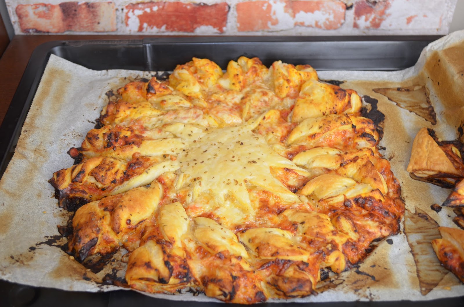 Aga w kuchni i nie tylko... Zakręcona pizza pizza z ciasta francuskiego