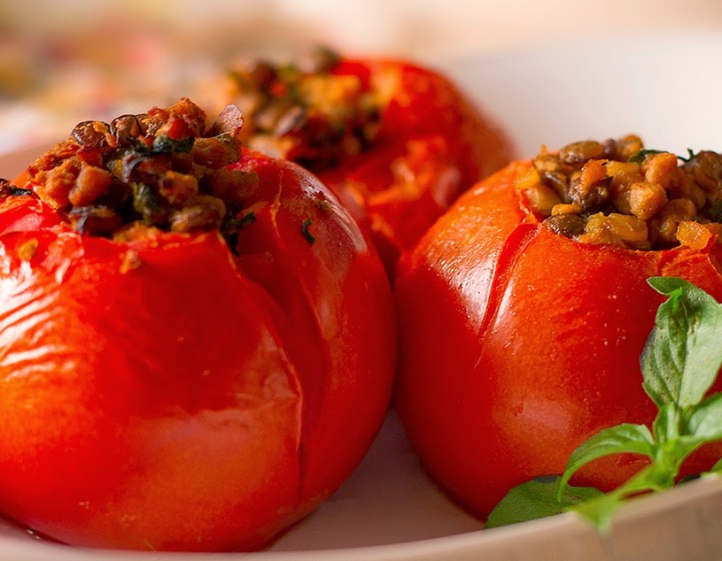 Tomate Recheado com Proteína de Soja e Lentilha Tomate Recheado com Proteína de Soja e Lentilha (vegana)