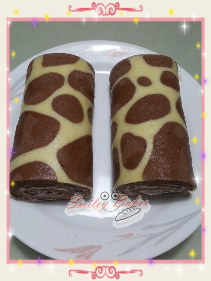Smiley Baker Giraffe patterned swiss roll