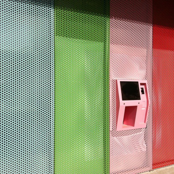 Great Pictures The World’s First Cupcake ATM