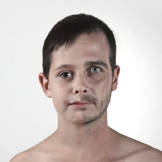 Ulric Collette fotografia surreal photoshop retratos genéticos família rostos misturados autorretratos Filho/pai - Nathan (9 anos) e Ulric (32 anos) Ulric Collette fotografia surreal photoshop retratos genéticos família rostos misturados autorretratos Filho/pai - Nathan (9 anos) e Ulric (32 anos)