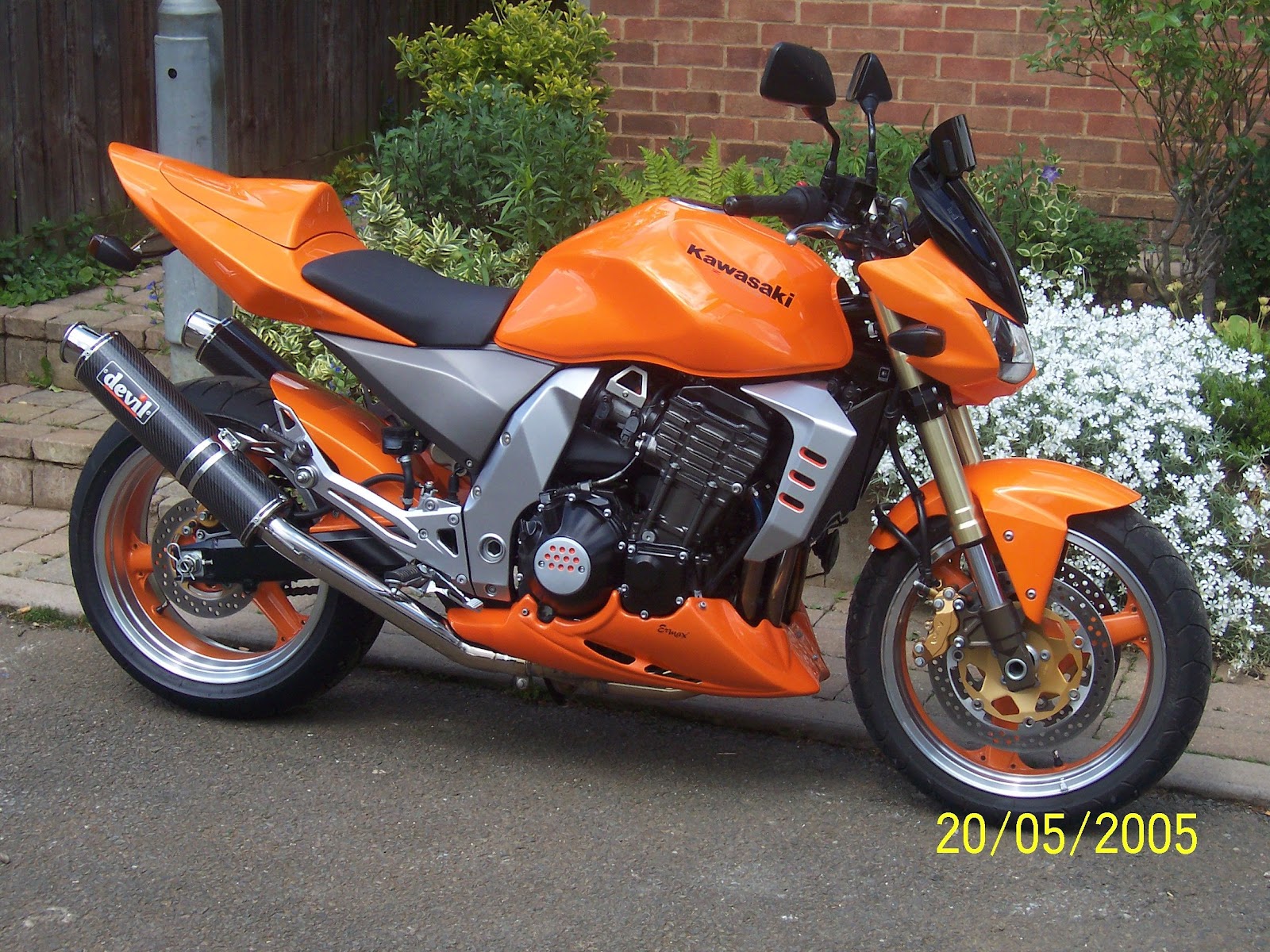 Kawasaki Z1000 Motorcycles Super & Heavy Bikes