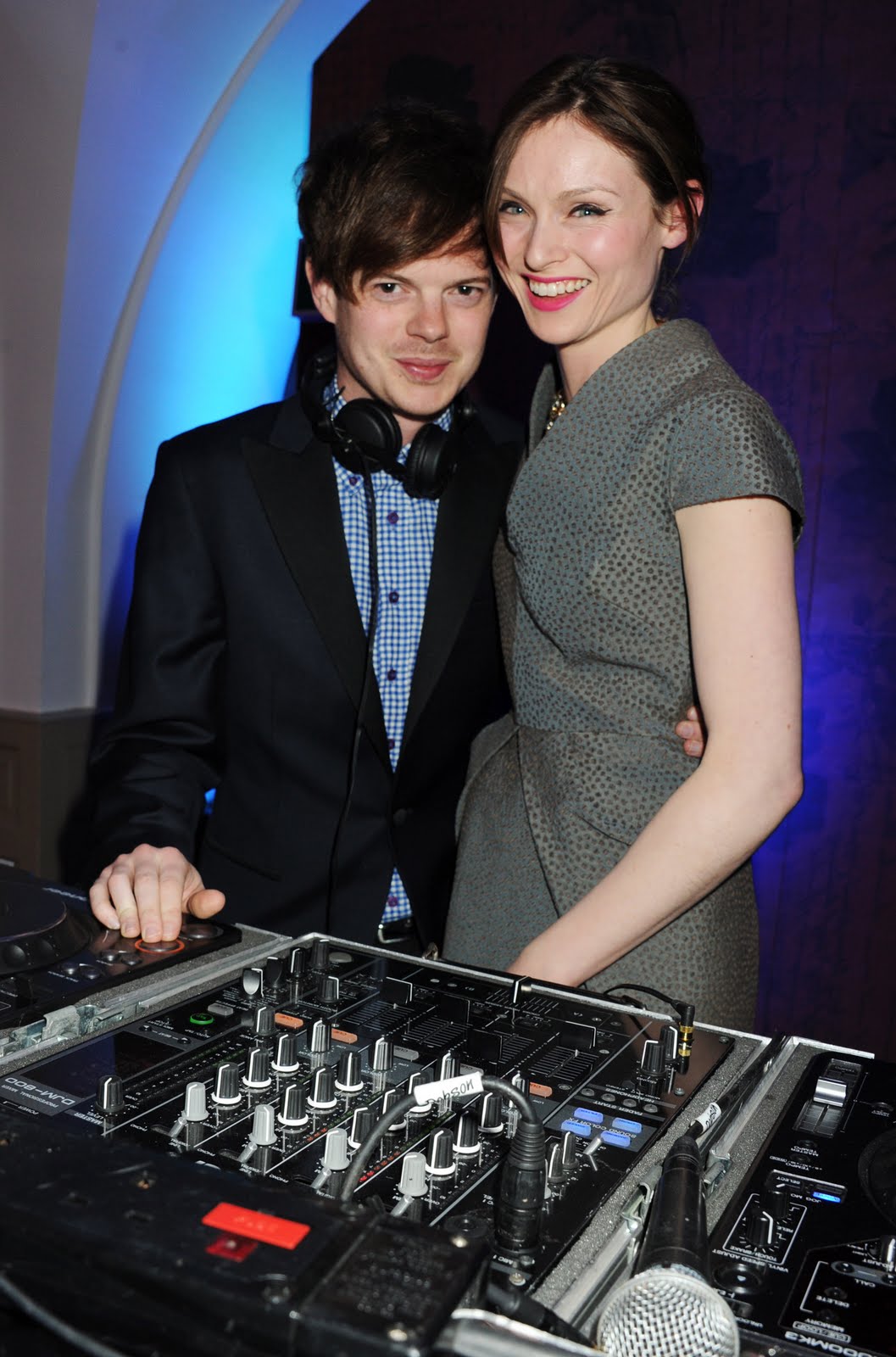 http://4.bp.blogspot.com/-0enlIeFJXqk/TZS7fFyJkiI/AAAAAAAAIsw/X9ENxcuuij0/s1600/332850616_wimheitinganl_wordpress_com_SophieEllis_Bextor_16_122_177lo.jpg