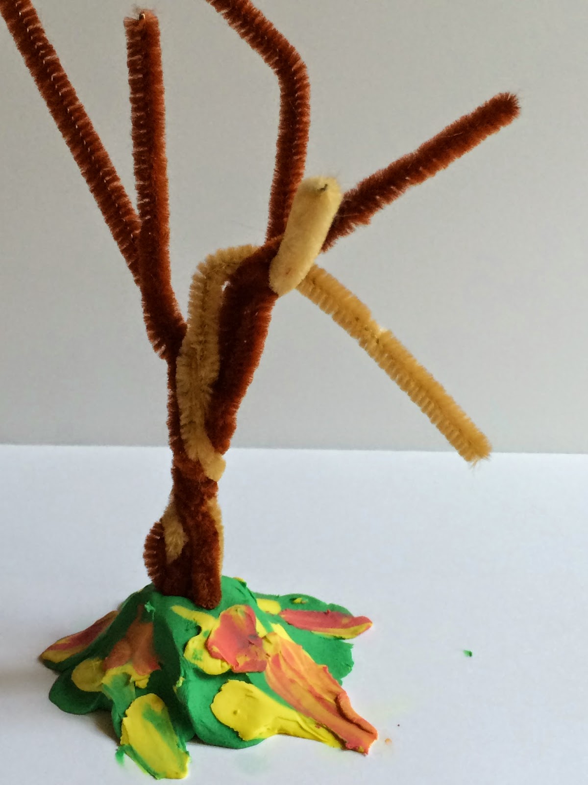 Mini and Mommies Fall Tree Pipe Cleaner Sculpture Art Activity
