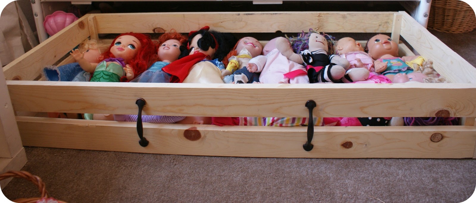 I Heart My Glue Gun DIY Doll Storage