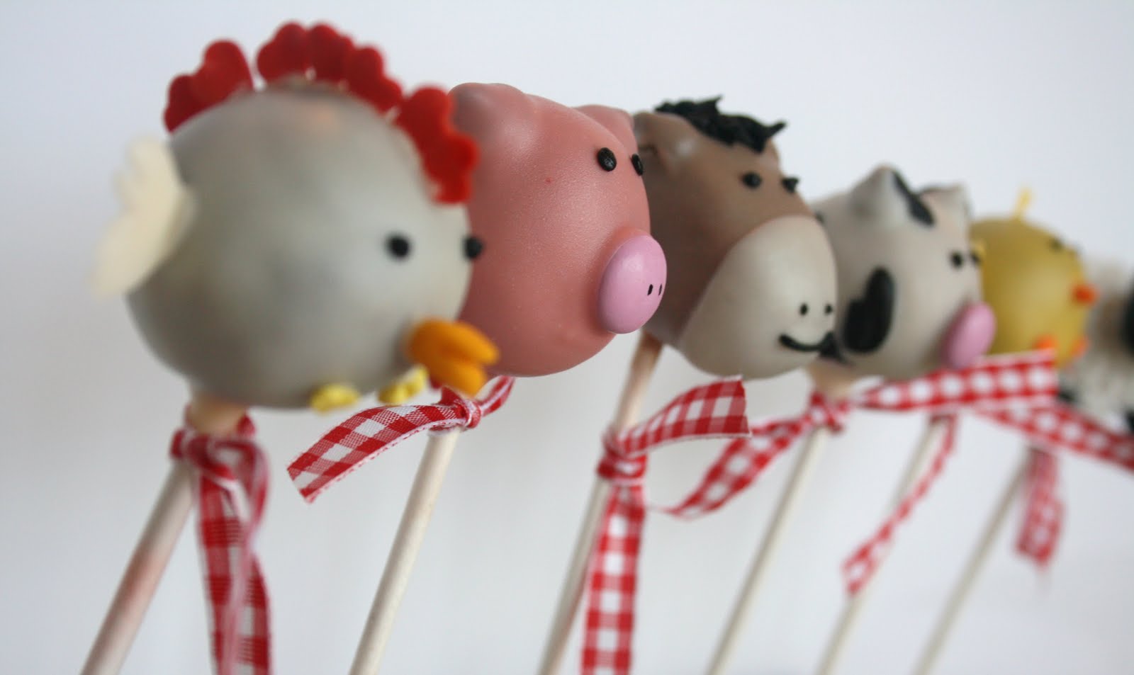 And Everything Sweet: Farm Animal Cake Pops