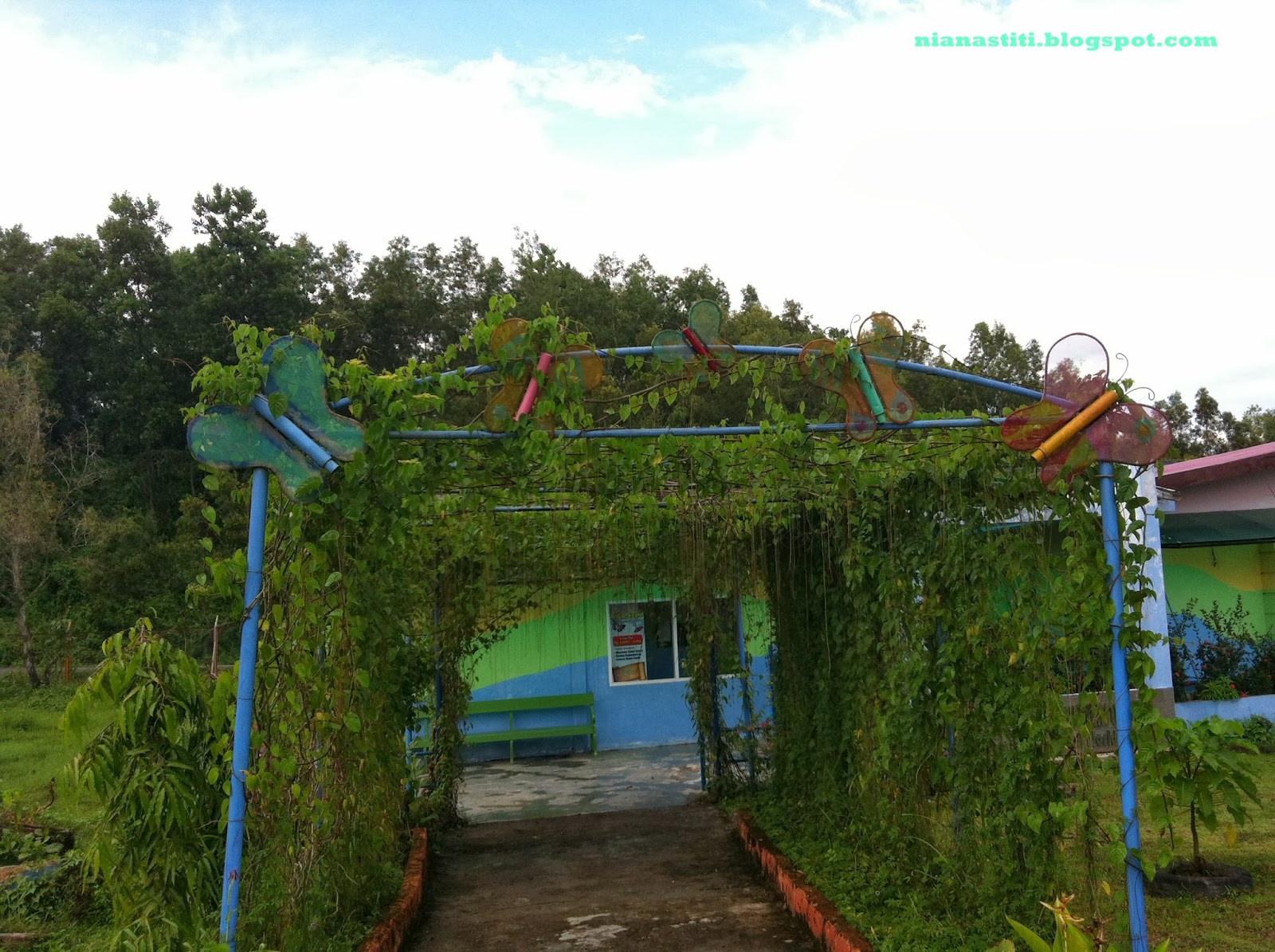 Kebun Binatang Sawahlunto - LIVING ROOM