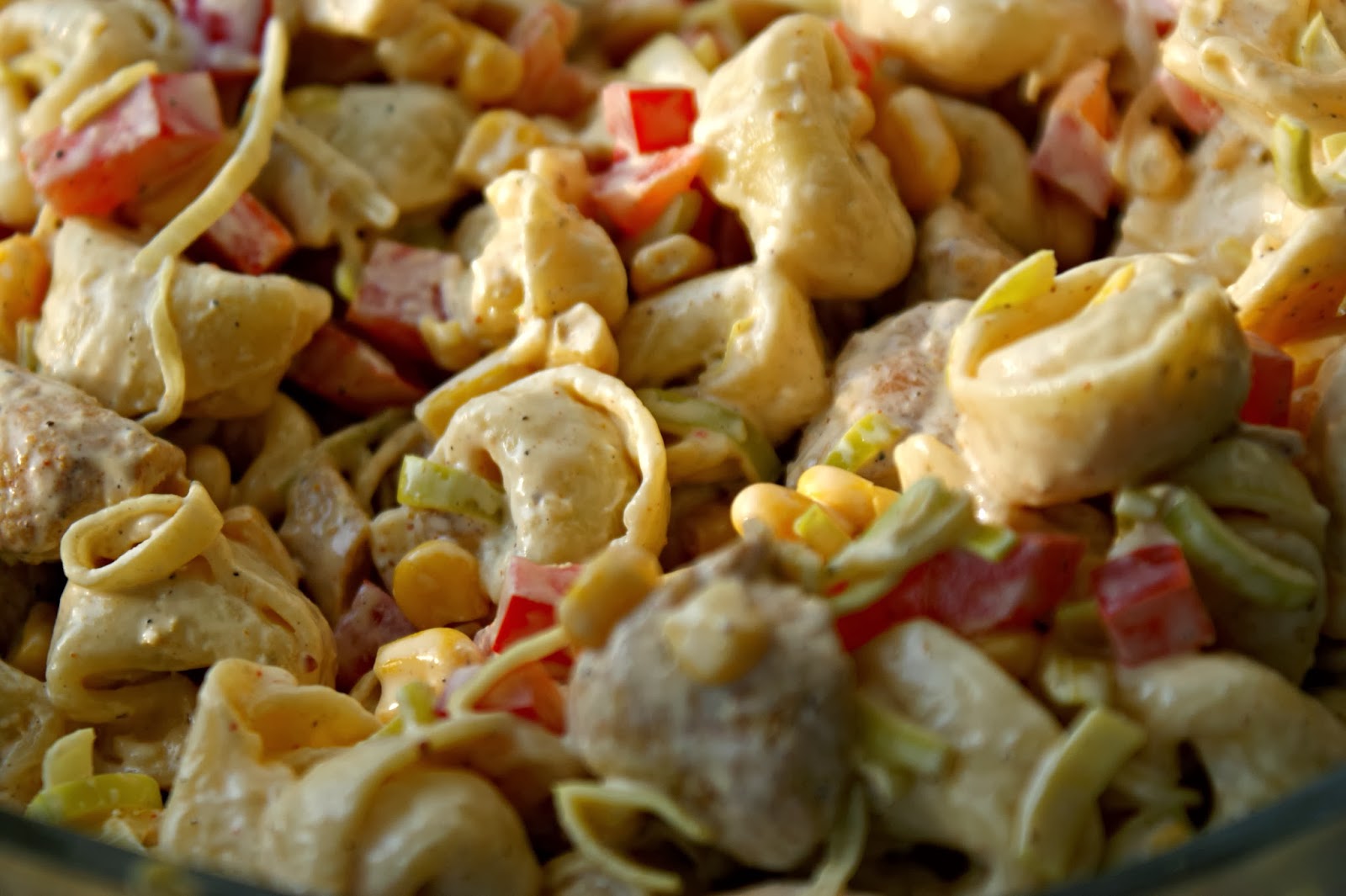 Kulinarne Inspiracje Sałatka tortellini z kurczakiem i nutą curry