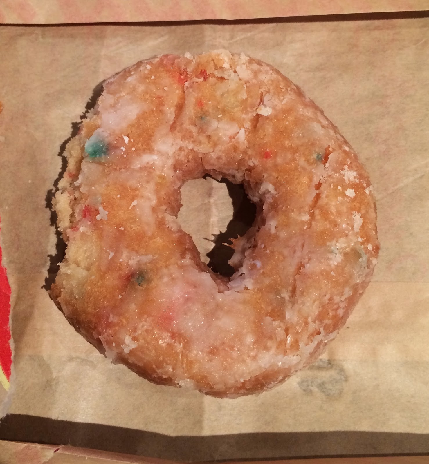 Birthday Cake Donut From Tim Hortons / ティム・ホートンズのバースデーケーキドーナツ I'm