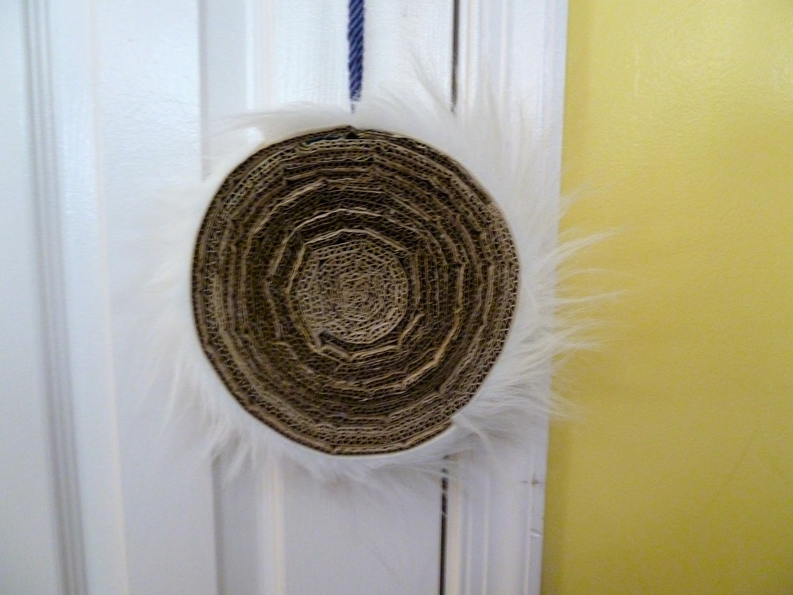 Make it easy crafts Easy recycled hanging cat scratcher