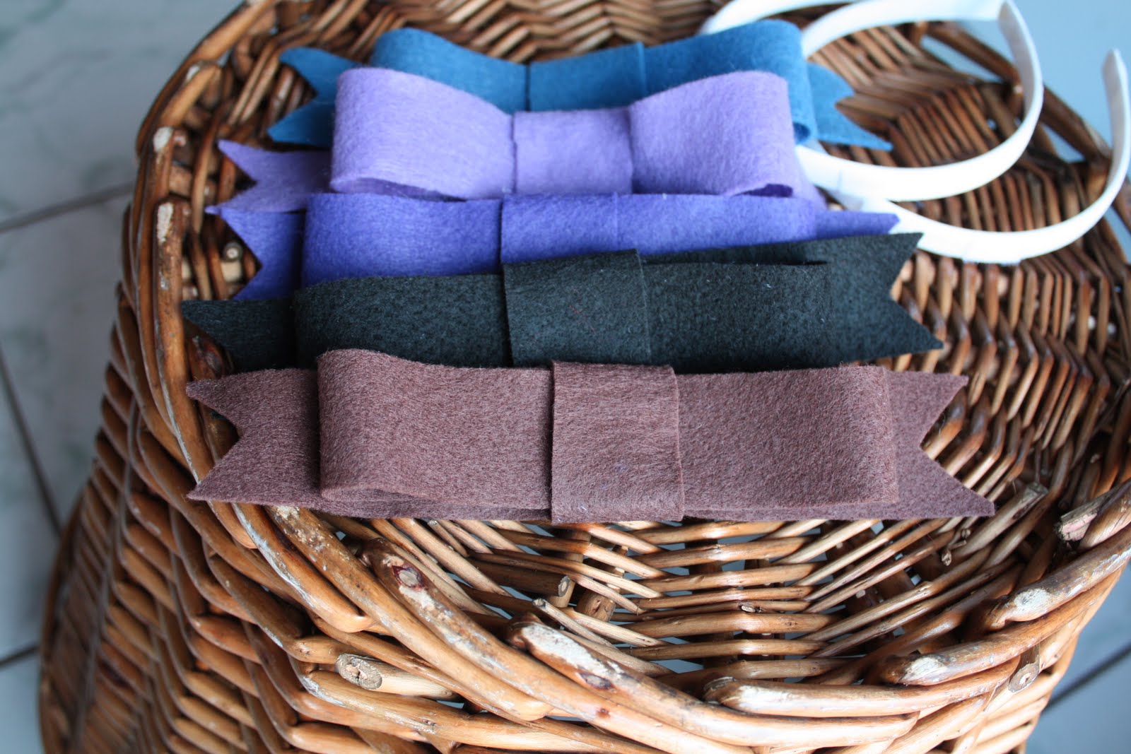 Amy's Craft Bucket DIY Felt Headbands and Velcro Flowers!