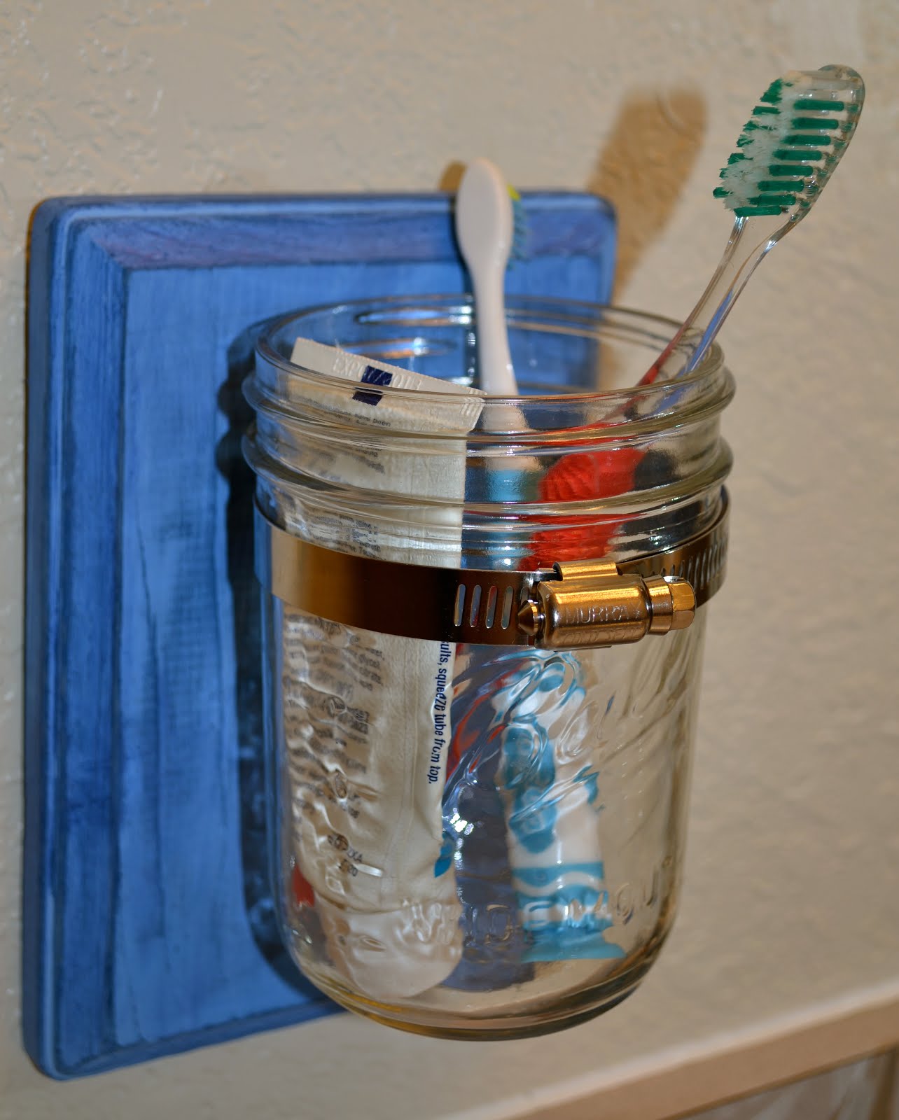 Sweet Pea Pod DIY mason jar toothbrush holder
