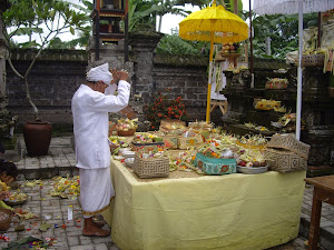 VILLAGE PRIEST (PEMANGKU) PRAYING OVER THE OFFERINGS