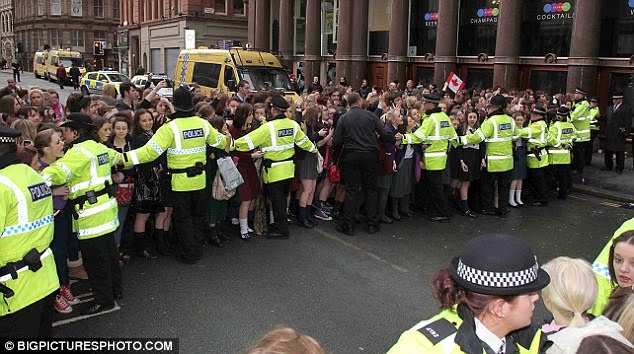 screaming Justin Bieber justin bieber liverpool. screaming Justin Bieber