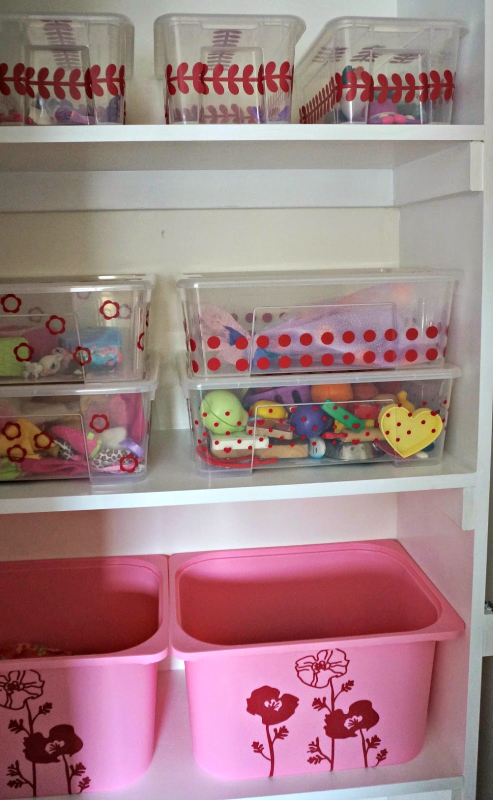 Ameroonie Designs Custom storage containers using vinyl