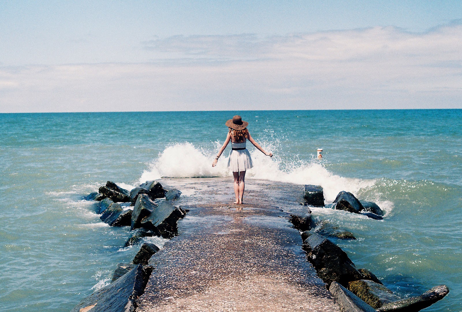 Пышнобедрая красотка устроила фотосессию на берегу Красного моря