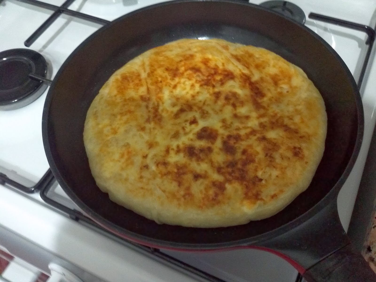 günlük yaşamım bol resimli tavada börek yapımı