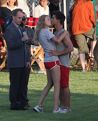 taylor swift and taylor lautner kissing. Sexy Taylor swift and Taylor