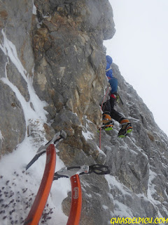 Segundo largo Guias de alta montaña IFMGA UIAGM en Picos de Europa #guiasdemontañadepicosdeeuropa