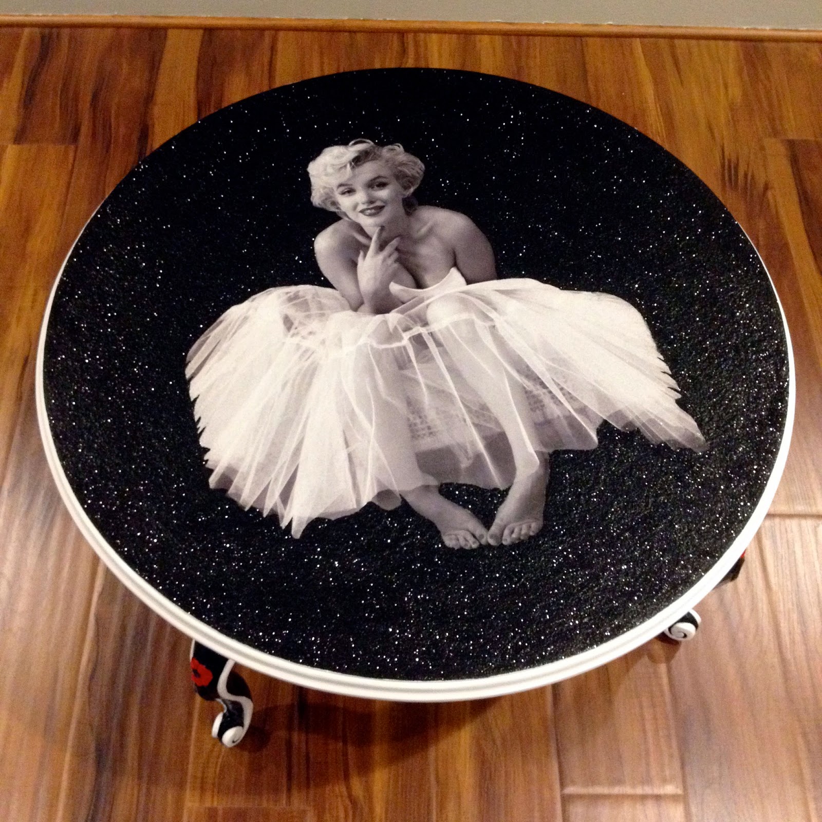Vandl Marilyn Glamour Table