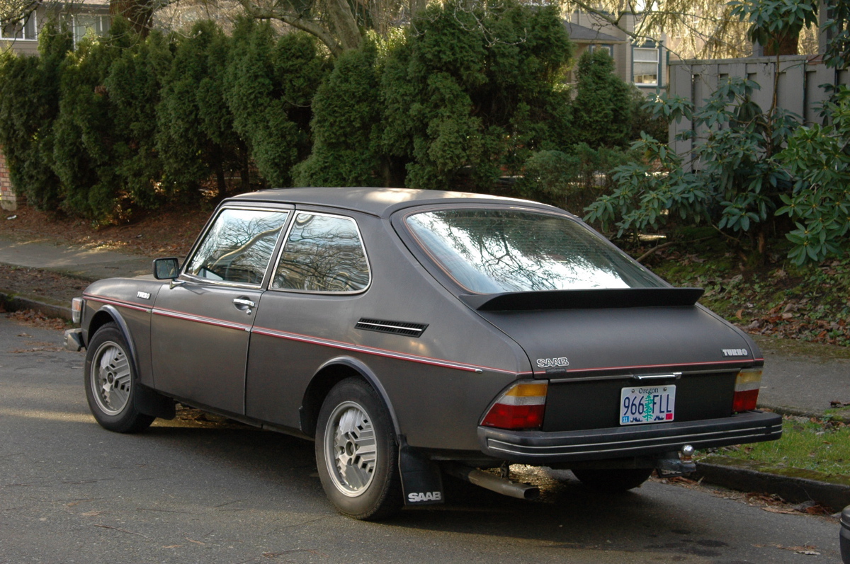 OLD PARKED CARS.: One Day, Two Saabs: 1978 Saab 99 Turbo.