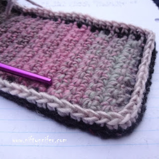 http://www.niftynnifer.com/2015/10/free-crochet-pattern-passionately-pink.html