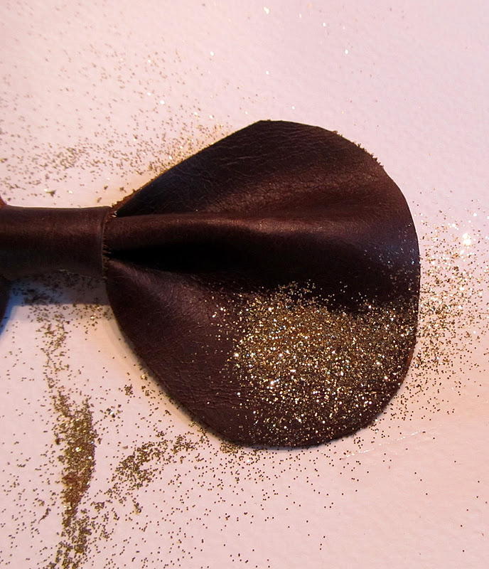 WobiSobi Glitter, Bow Tie Necklace, DIY